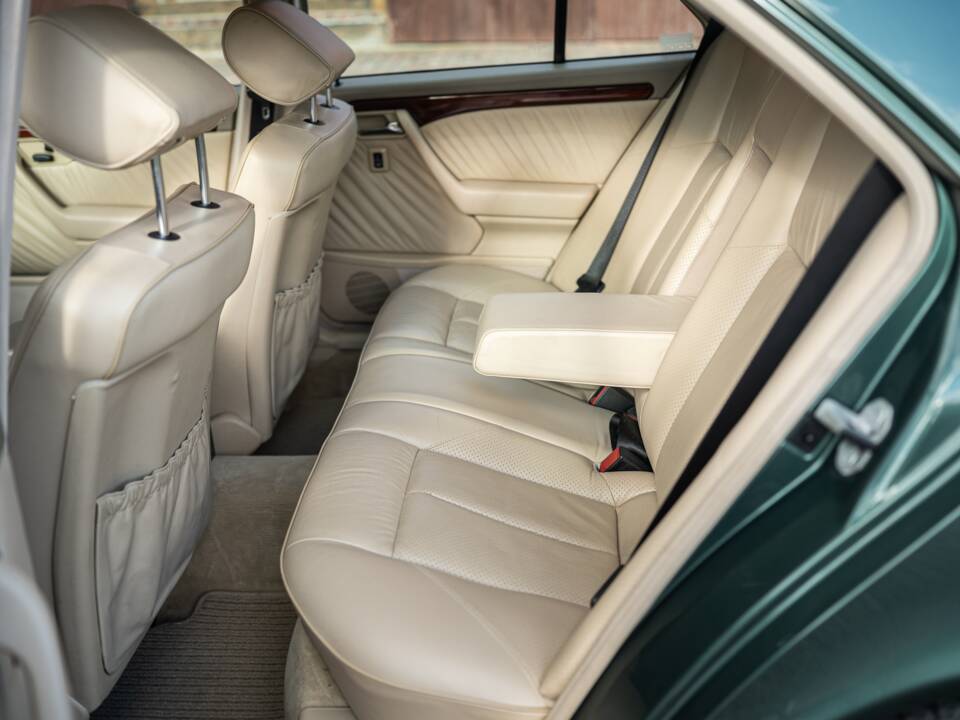 Bild 53/74 von Mercedes-Benz C 280 (1993)