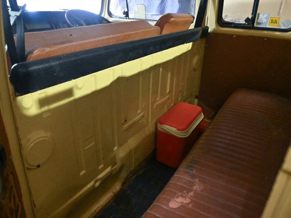 Image 7/23 of Volkswagen T2b Pickup Double Cabin (1978)