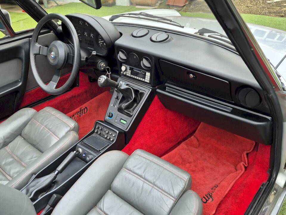 Afbeelding 31/70 van Alfa Romeo 2.0 Spider QV (1987)