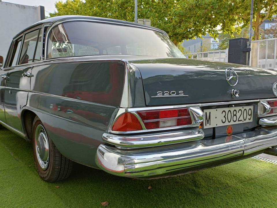 Image 10/38 de Mercedes-Benz 220 SE b (1962)