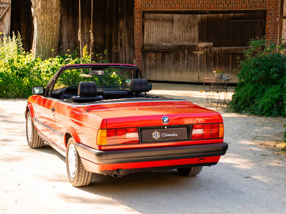 Immagine 8/33 di BMW 318i (1991)