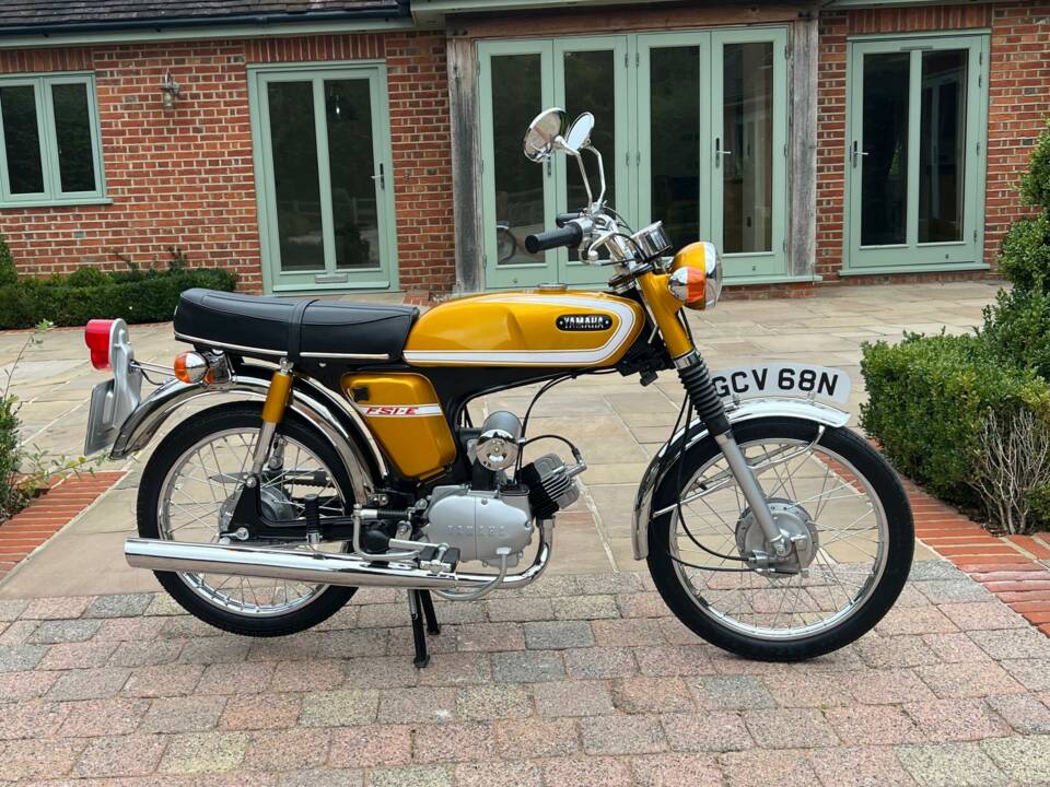 Imagen 2/38 de Yamaha DUMMY (1974)