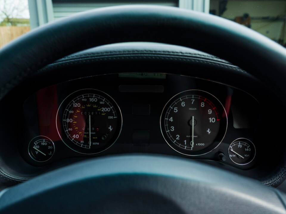 Bild 38/66 von Ferrari 550 Maranello (2000)