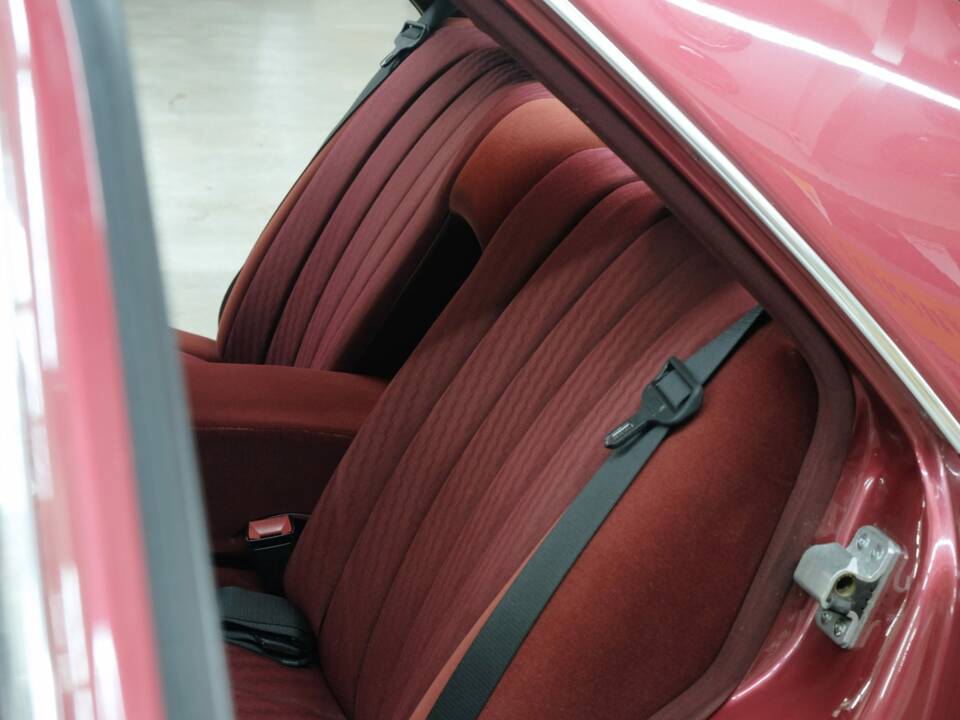 Bild 40/50 von Mercedes-Benz 260 SE (1990)