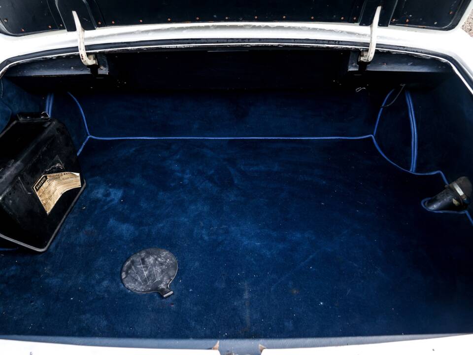 Image 18/23 of Rolls-Royce Silver Shadow I (1969)