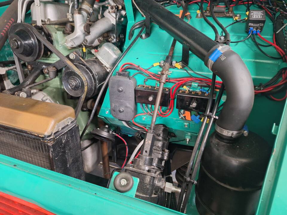 Bild 8/17 von Mercedes-Benz Unimog 2010 (1950)