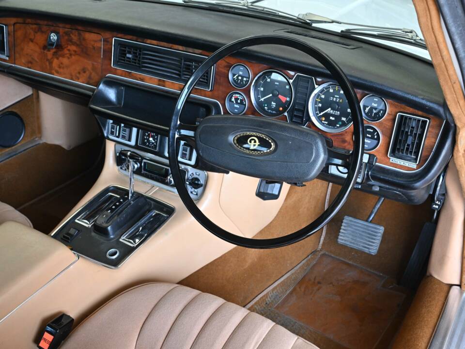 Bild 14/36 von Daimler Sovereign 4.2 (1976)