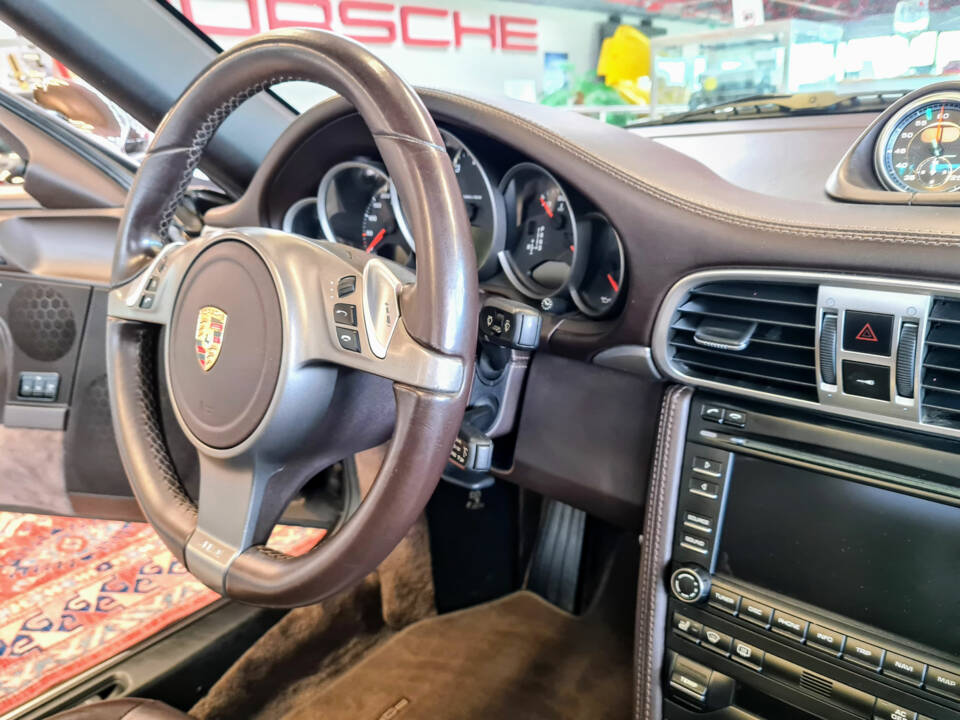 Immagine 20/21 di Porsche 911 Carrera 4S (2010)