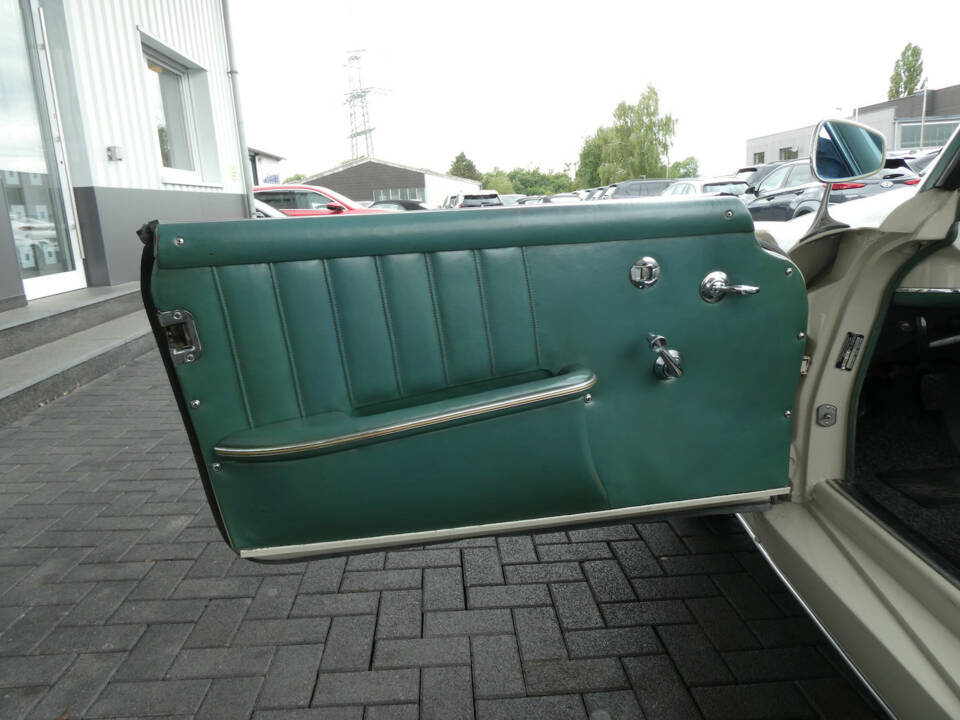 Image 14/29 of Mercedes-Benz 190 SL (1961)