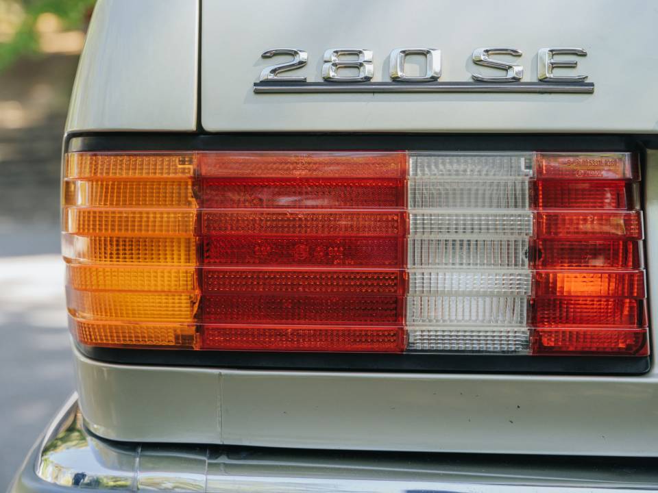 Image 12/46 of Mercedes-Benz 280 SE (1982)