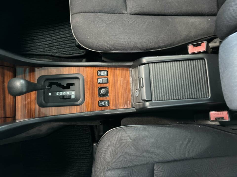Bild 19/21 von Mercedes-Benz E 200 (1996)