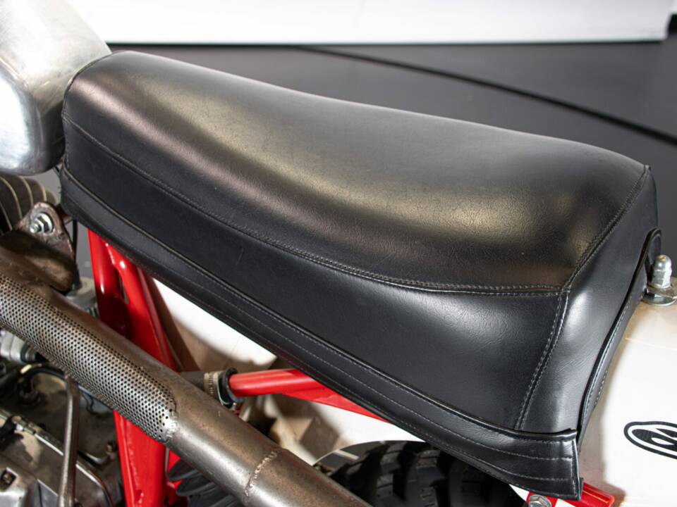 Image 43/50 of CZ 250 (1977)