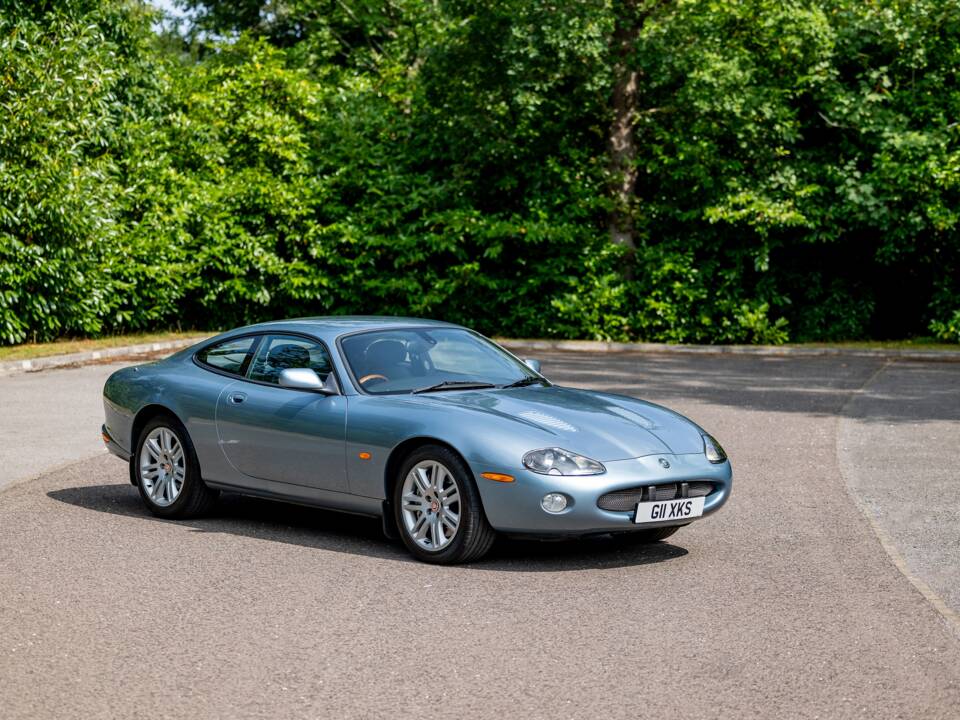 Image 20/37 of Jaguar XKR (2003)