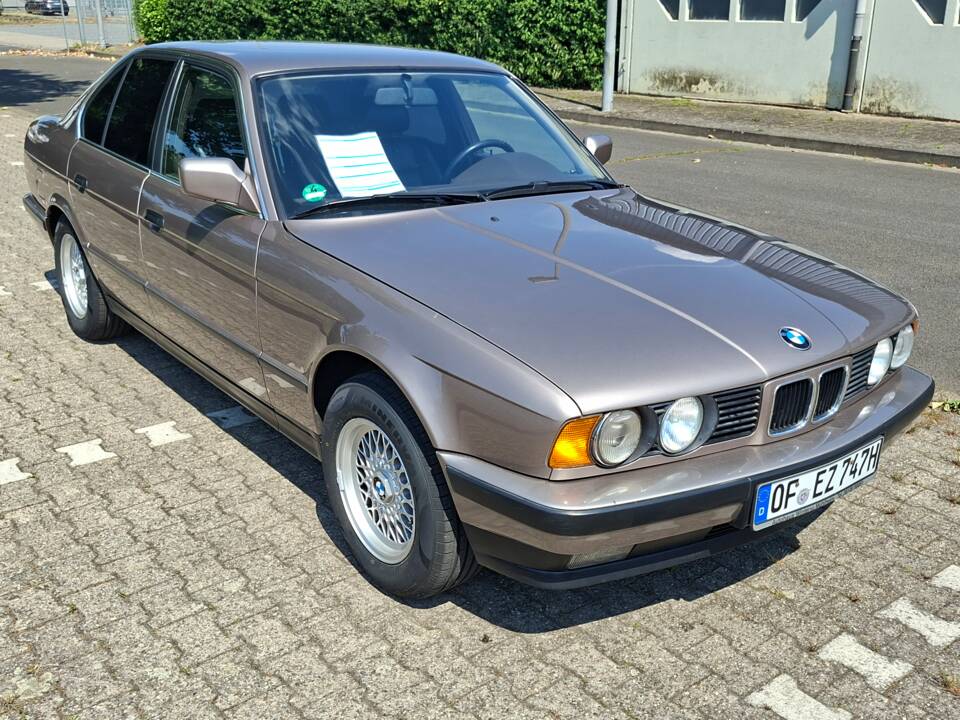 Bild 2/16 von BMW 525i (1988)