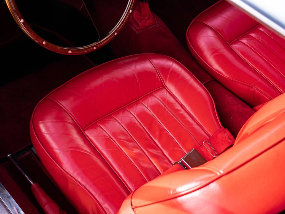 Afbeelding 35/46 van Aston Martin DB 4 (1962)