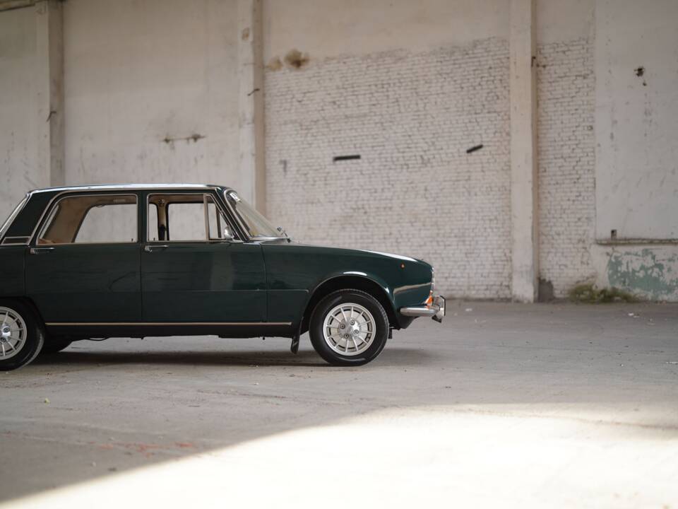 Image 69/83 of Alfa Romeo 1750 Berlina (1970)