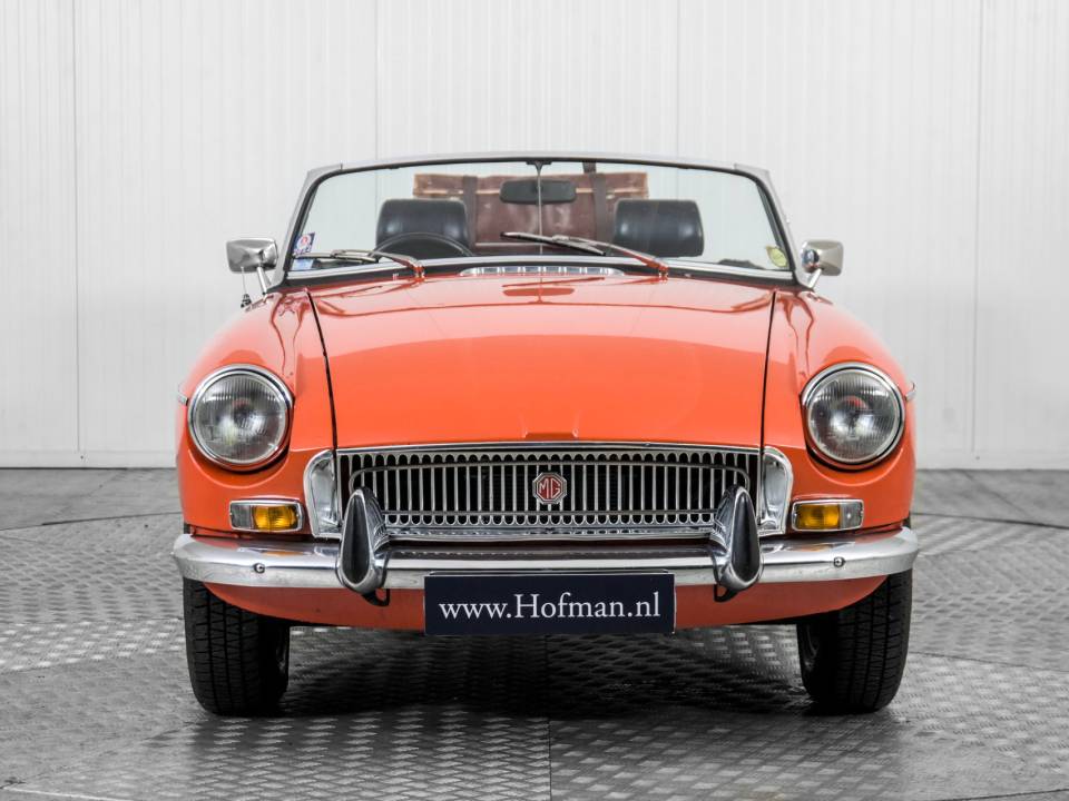 Immagine 14/50 di MG MGB (1972)