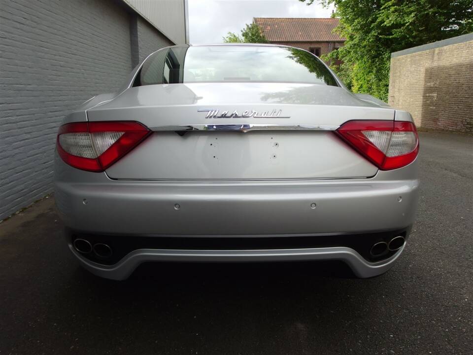 Image 8/98 of Maserati GranTurismo 4.2 (2009)