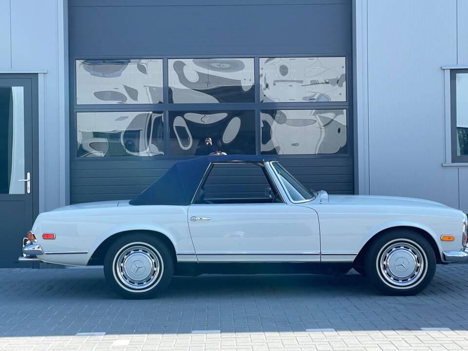 Image 22/33 of Mercedes-Benz 280 SL (1971)