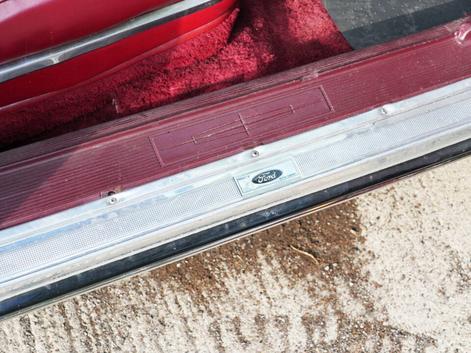 Immagine 40/57 di Lincoln Continental Convertible (1966)