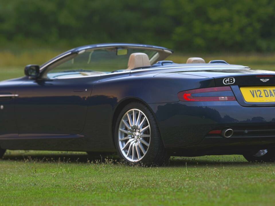 Image 12/50 of Aston Martin DB 9 Volante (2006)