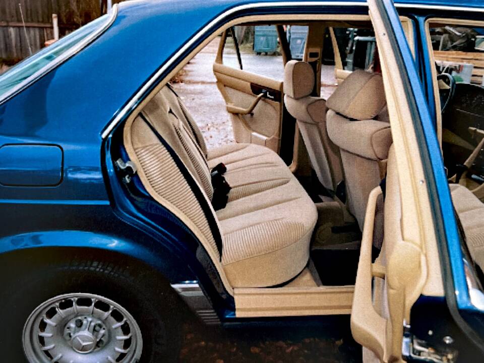 Image 4/10 of Mercedes-Benz 500 SE (1984)