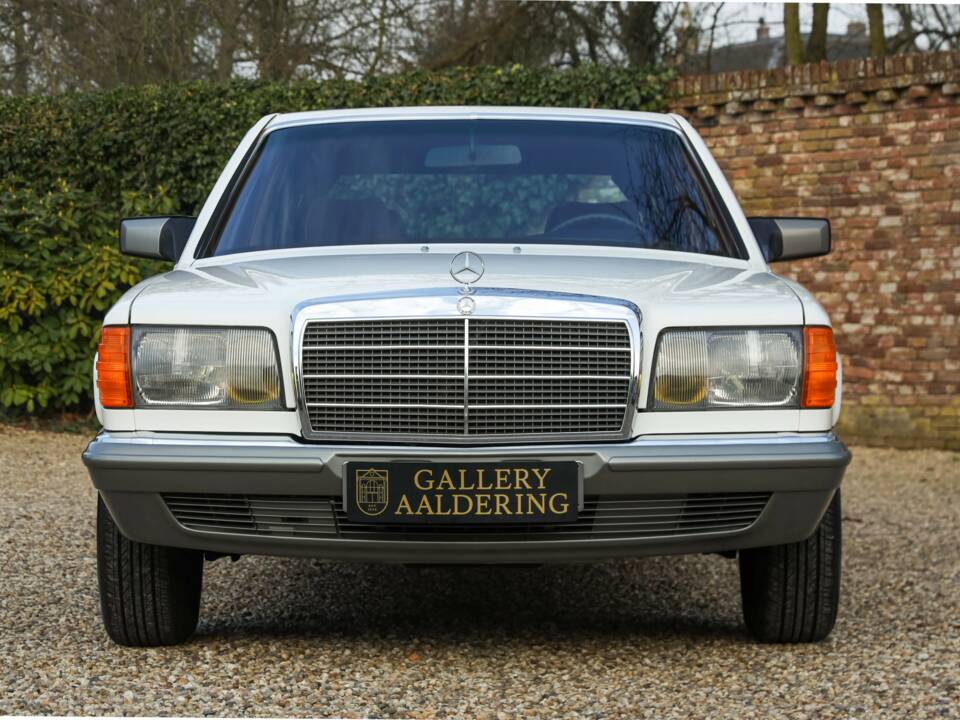 Image 6/50 de Mercedes-Benz 280 S (1988)
