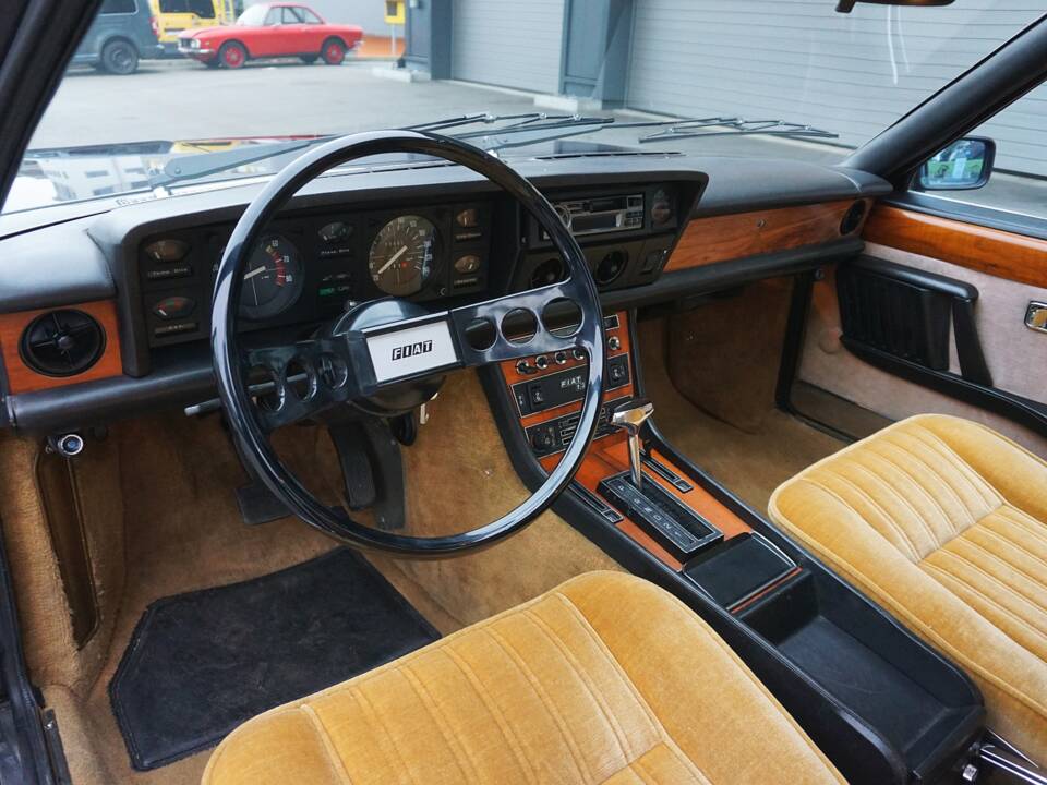 Immagine 40/74 di FIAT 130 Coupé (1973)