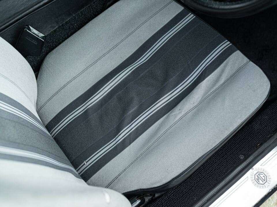 Image 39/50 of MG MGB GT (1978)