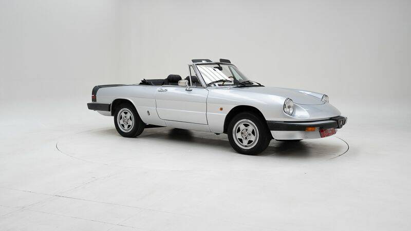 Imagen 3/15 de Alfa Romeo 2000 Spider (1984)