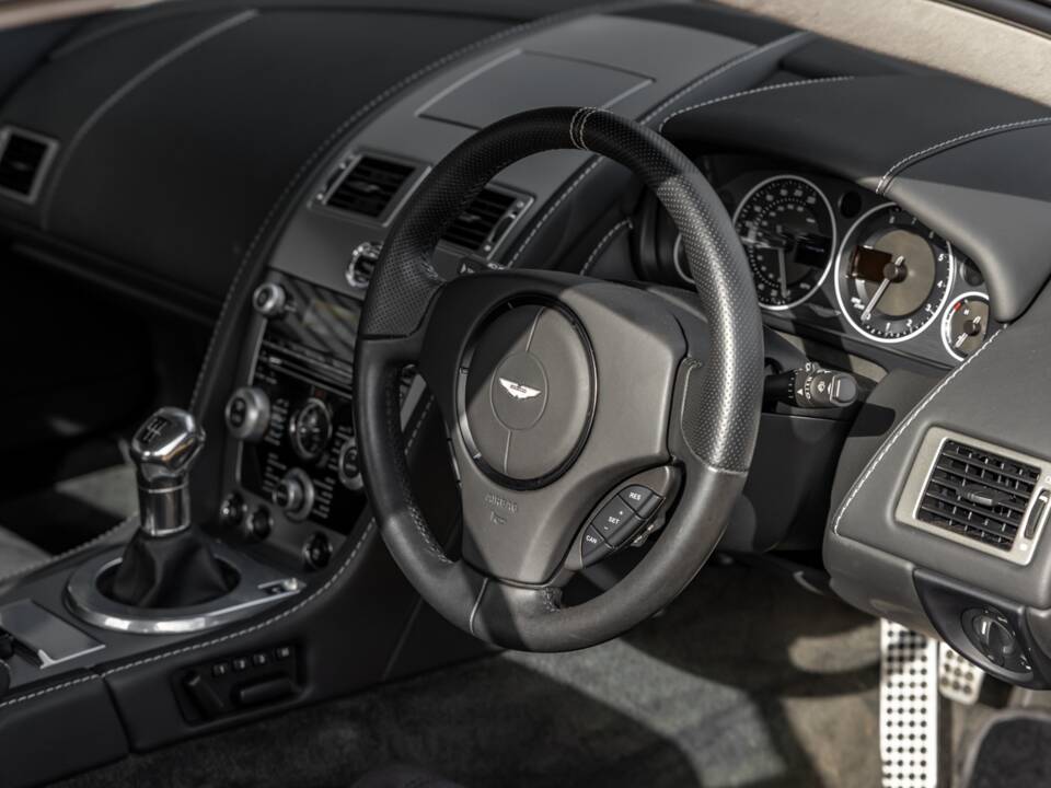 Image 29/77 of Aston Martin DBS (2009)