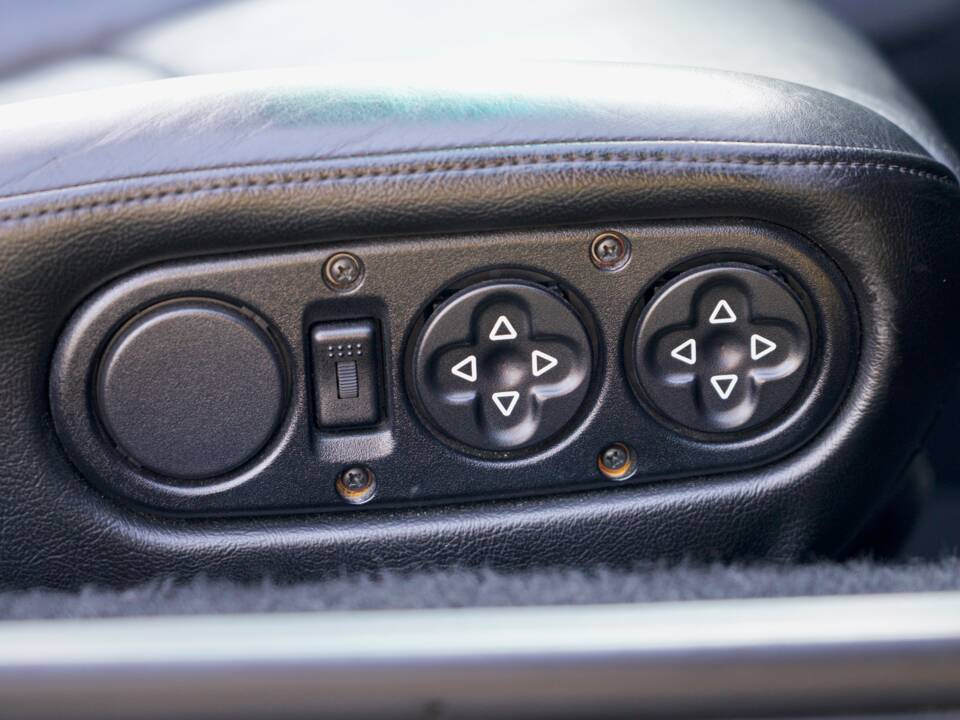 Image 24/46 of Porsche 911 Carrera (1997)