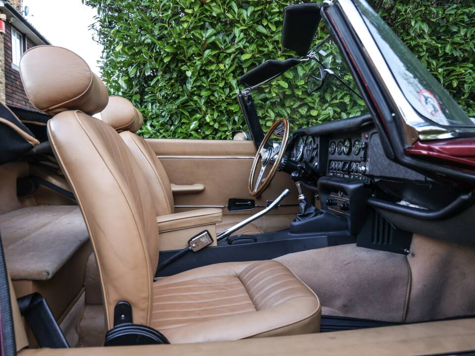 Bild 25/31 von Jaguar E-Type V12 (1974)