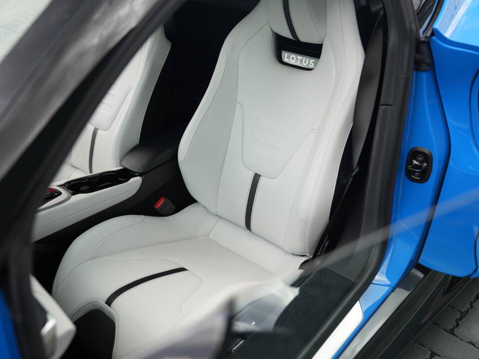 Image 16/50 of Lotus Emira "First Edition" (2022)