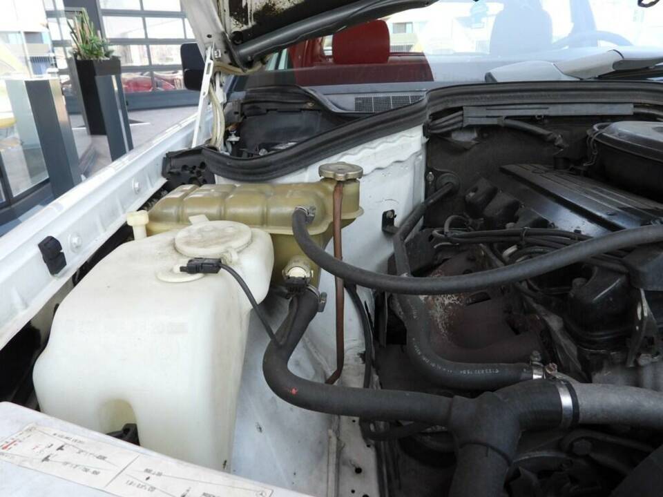 Bild 14/15 von Mercedes-Benz 190 E (1988)