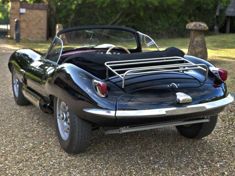 Afbeelding 16/50 van Jaguar XK-SS (1967)