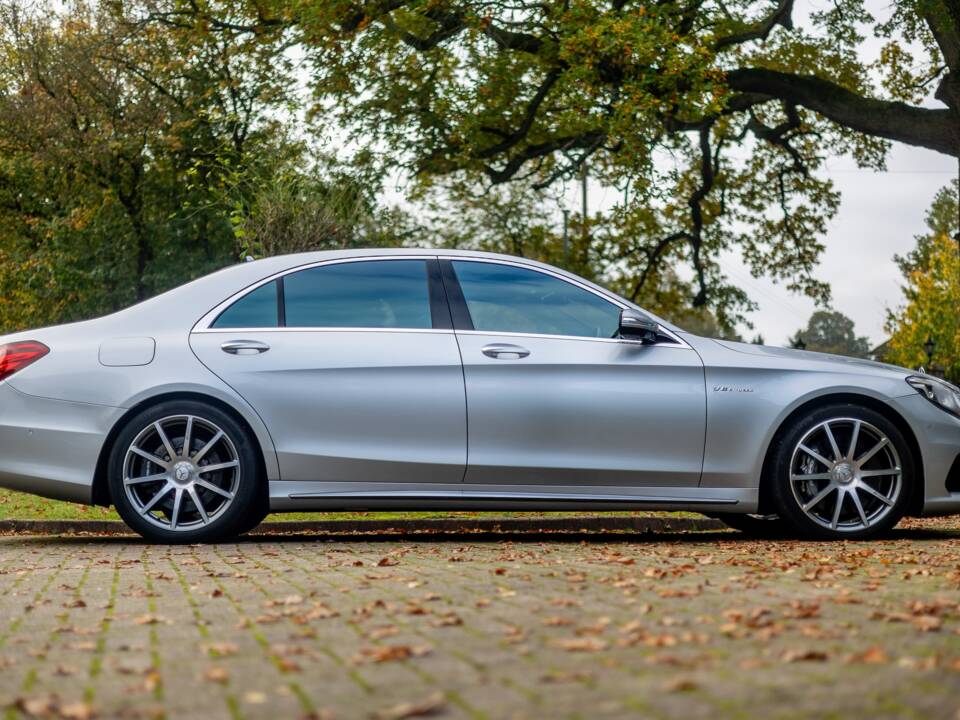 Image 2/43 of Mercedes-Benz C 63 S AMG (2015)