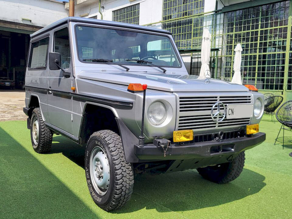 Image 7/55 of Mercedes-Benz 200 GE (SWB) (1990)