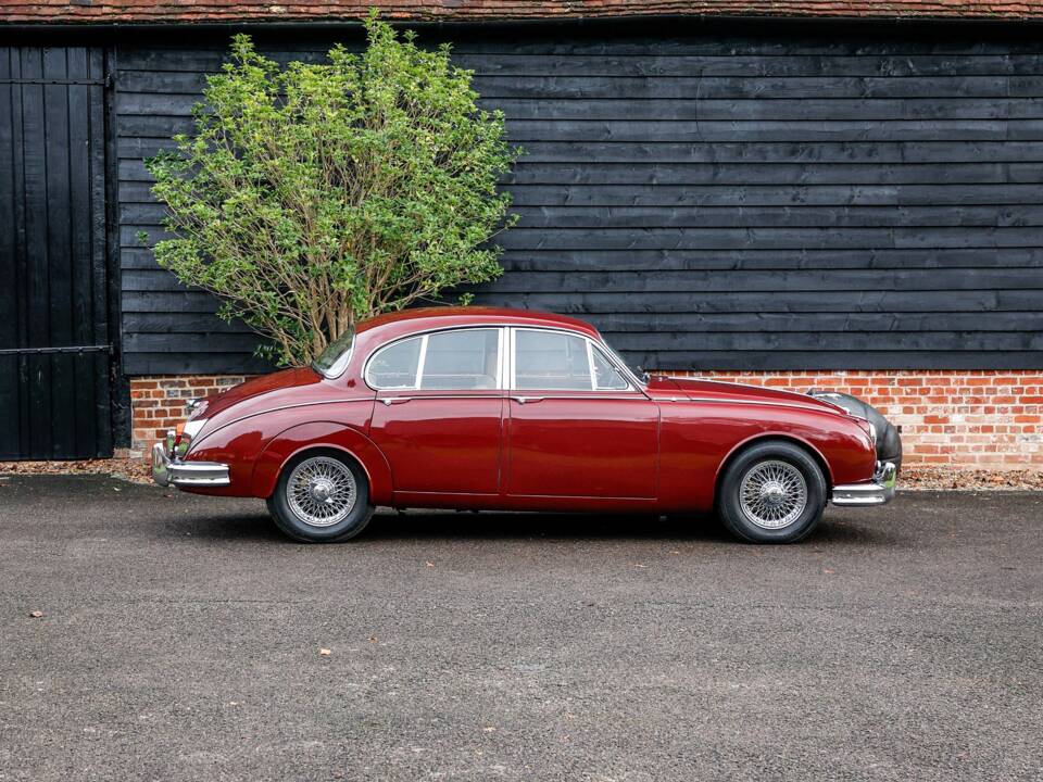 Image 11/42 of Jaguar Mk II 3.8 (1962)