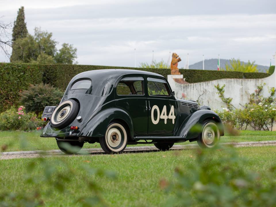 Image 2/31 of FIAT 1100 B (1948)