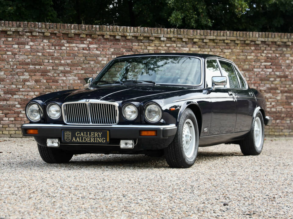 Imagen 12/50 de Jaguar XJ 12 (1985)