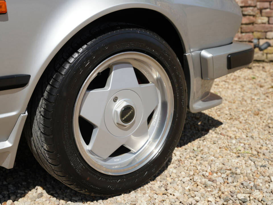 Image 34/50 of Alfa Romeo GTV 6 2.5 (1983)