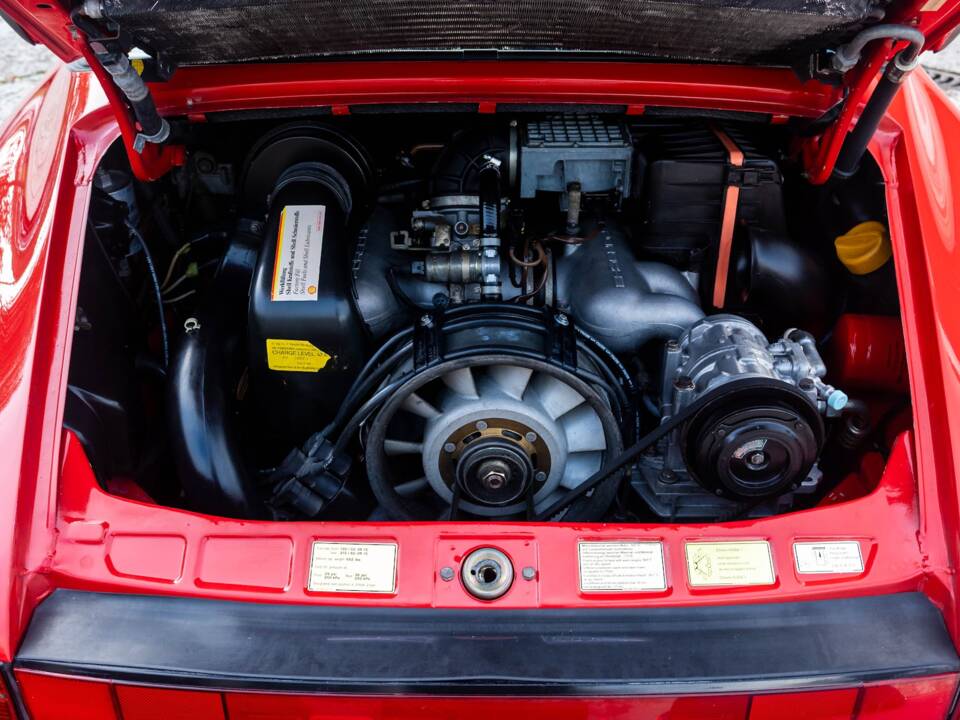 Bild 32/35 von Porsche 911 Carrera 3.2 (1987)