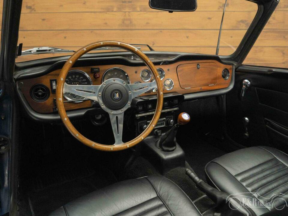 Image 2/18 de Triumph TR 6 (1973)