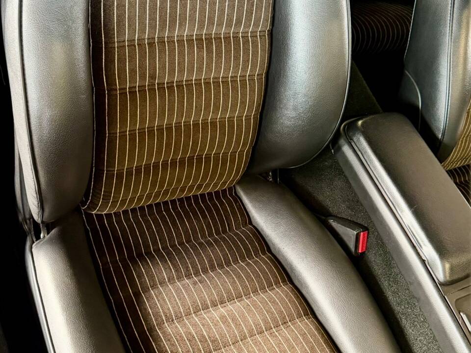 Image 11/18 of Porsche 944 (1986)