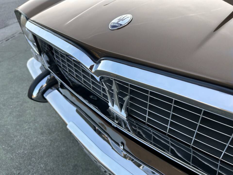 Image 24/101 of Maserati Mexico 4200 (1971)