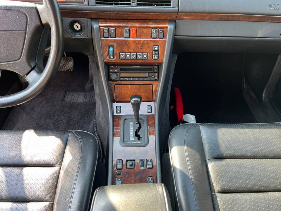 Imagen 15/20 de Mercedes-Benz 500 E (1992)