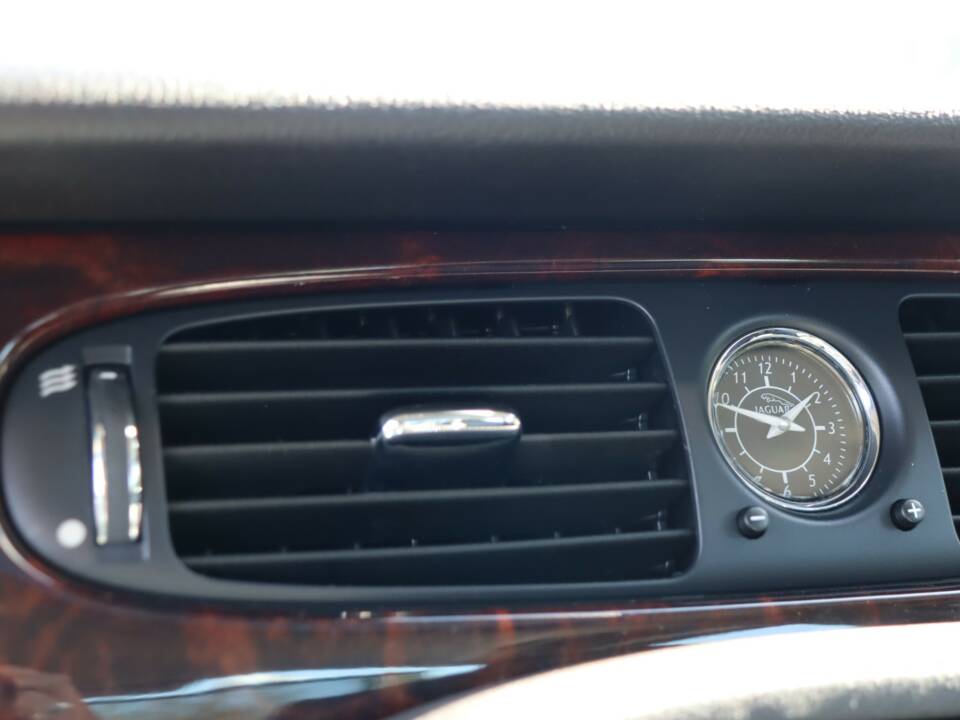 Image 49/50 of Jaguar XJ 8 4.2 (2004)