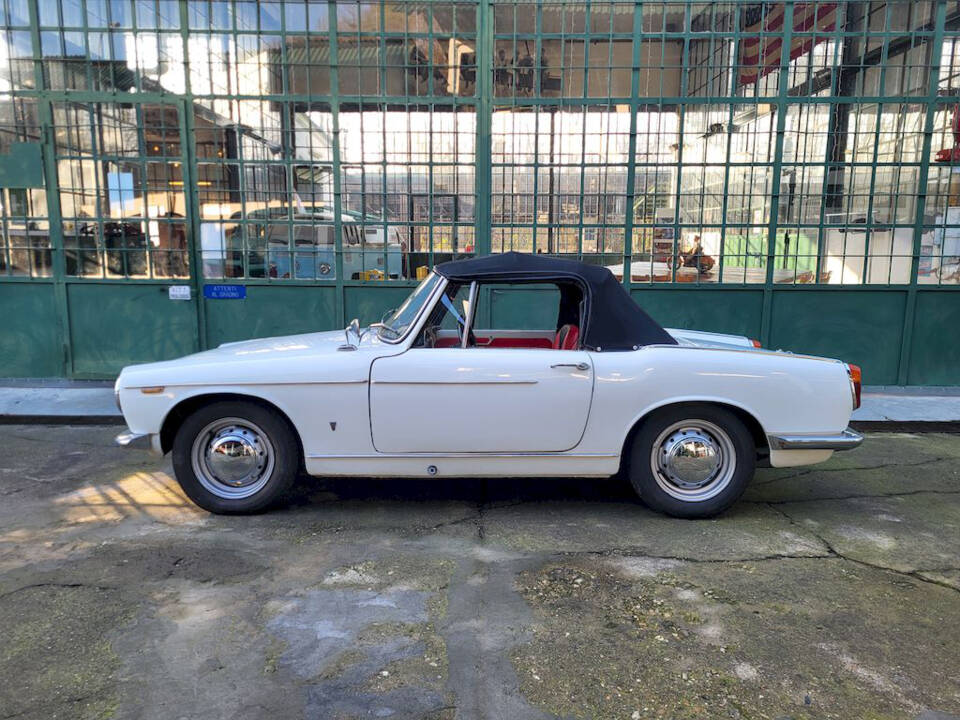 Immagine 2/33 di Innocenti Spider S (1963)