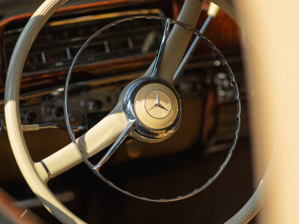 Image 11/13 of Mercedes-Benz 220 S Cabriolet (1957)